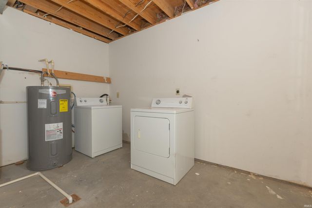 6888 Oak Grove Road, Newburgh, IN 47630