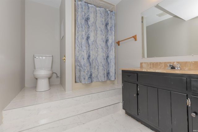 6888 Oak Grove Road, Newburgh, IN 47630