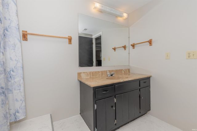 6888 Oak Grove Road, Newburgh, IN 47630