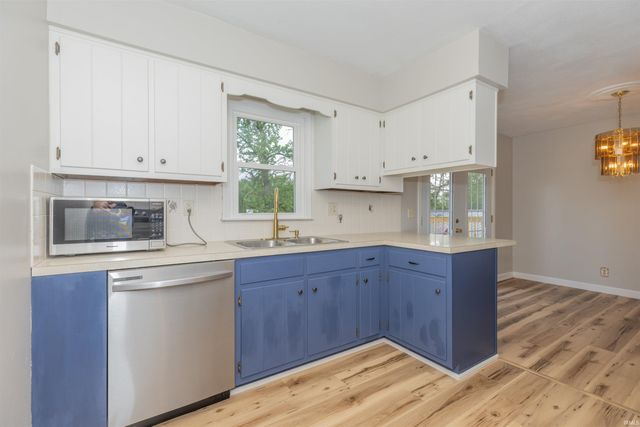 6888 Oak Grove Road, Newburgh, IN 47630