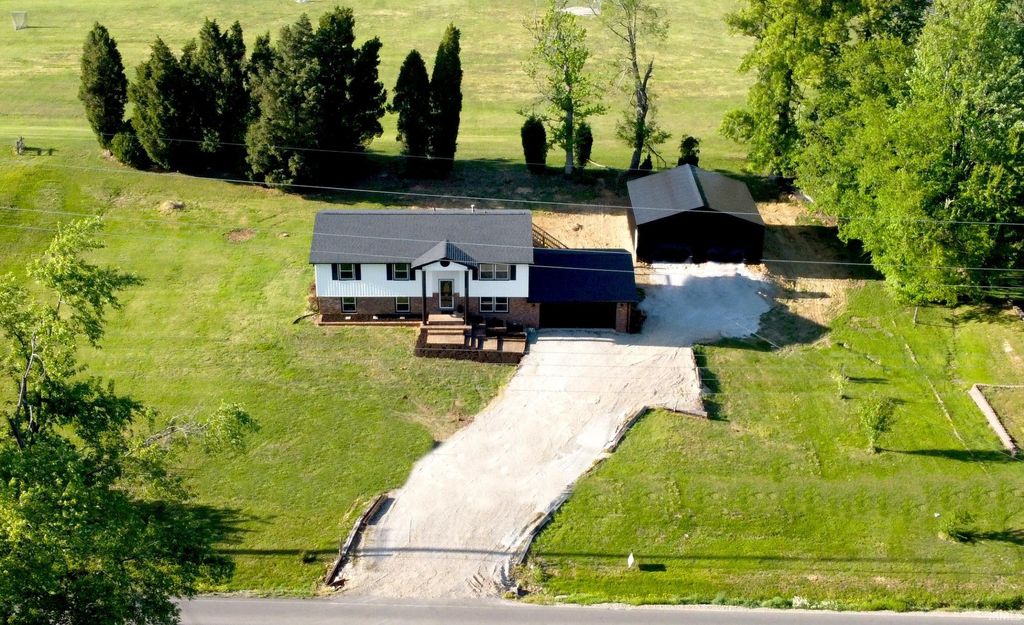 6888 Oak Grove Road, Newburgh, IN 47630