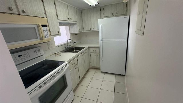 625 ANTIOCH Avenue 302, Fort Lauderdale, FL 33304