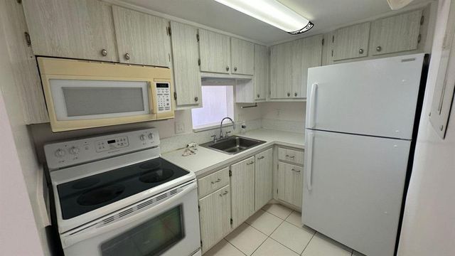625 ANTIOCH Avenue 302, Fort Lauderdale, FL 33304