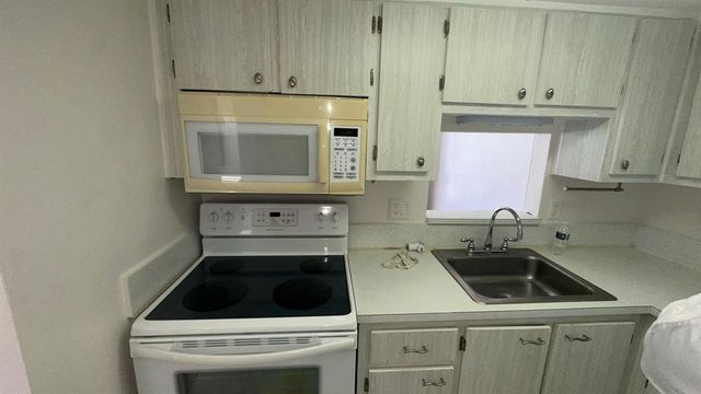 625 ANTIOCH Avenue 302, Fort Lauderdale, FL 33304