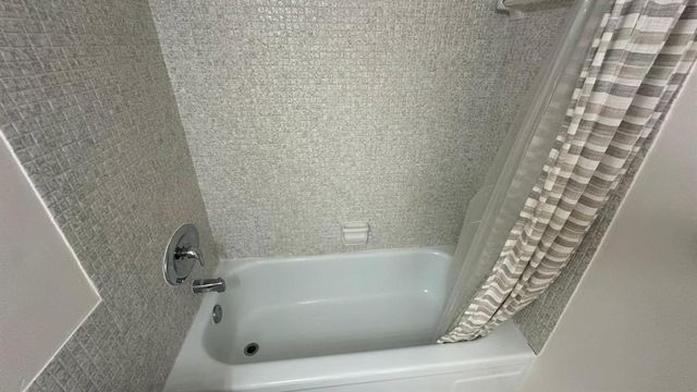625 ANTIOCH Avenue 302, Fort Lauderdale, FL 33304
