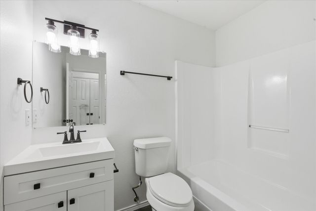 220 Brook Circle, Krum, TX 76249