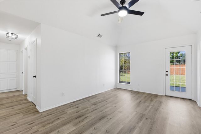 220 Brook Circle, Krum, TX 76249