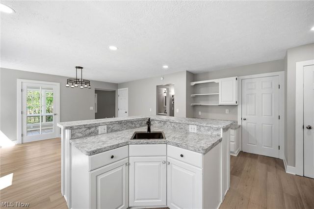 14367 Crown Point Pky, Strongsville, OH 44136