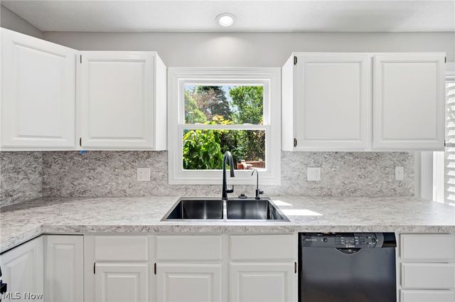 14367 Crown Point Pky, Strongsville, OH 44136