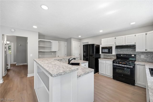 14367 Crown Point Pky, Strongsville, OH 44136