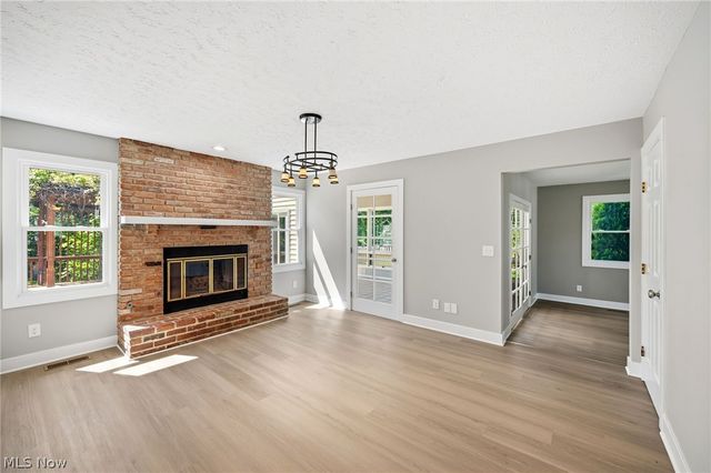 14367 Crown Point Pky, Strongsville, OH 44136