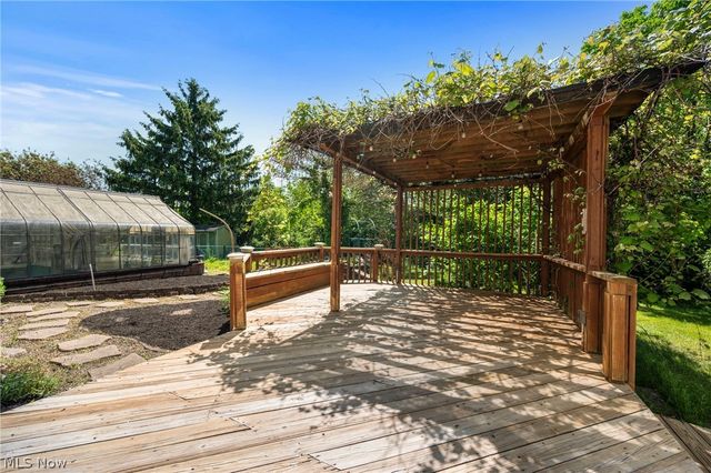 14367 Crown Point Pky, Strongsville, OH 44136