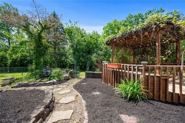 14367 Crown Point Pky, Strongsville, OH 44136
