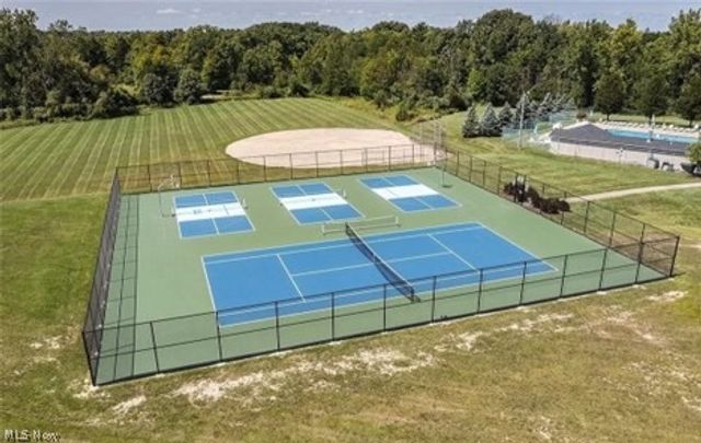 14367 Crown Point Pky, Strongsville, OH 44136