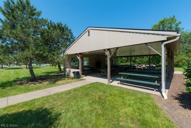 14367 Crown Point Pky, Strongsville, OH 44136