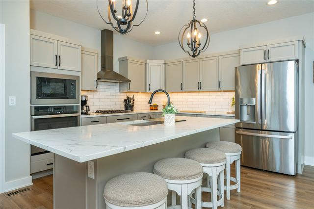 202 SW Prairie Trail Parkway, Ankeny, IA 50023