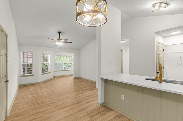 188 Midland Parkway Apt 423, Summerville, SC 29485