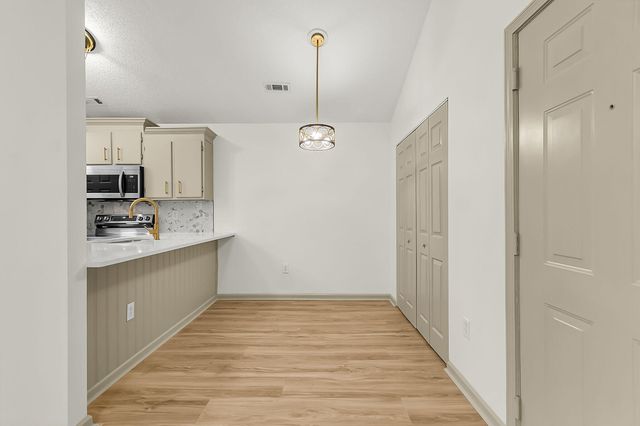 188 Midland Parkway Apt 423, Summerville, SC 29485