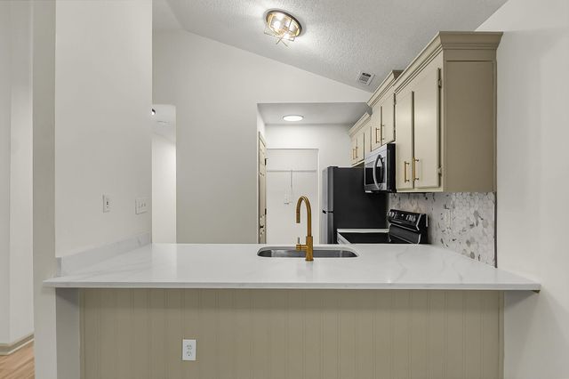 188 Midland Parkway Apt 423, Summerville, SC 29485