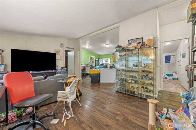 10030 NW Pioneer Road, Seabeck, WA 98380