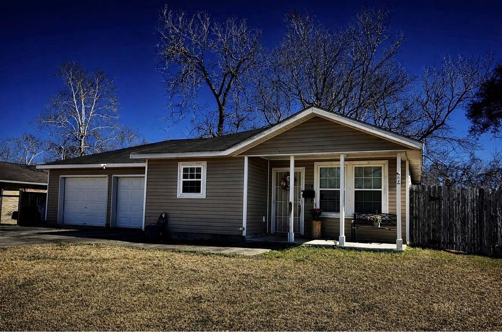 708 E 6th Street, Sweeny, TX 77480