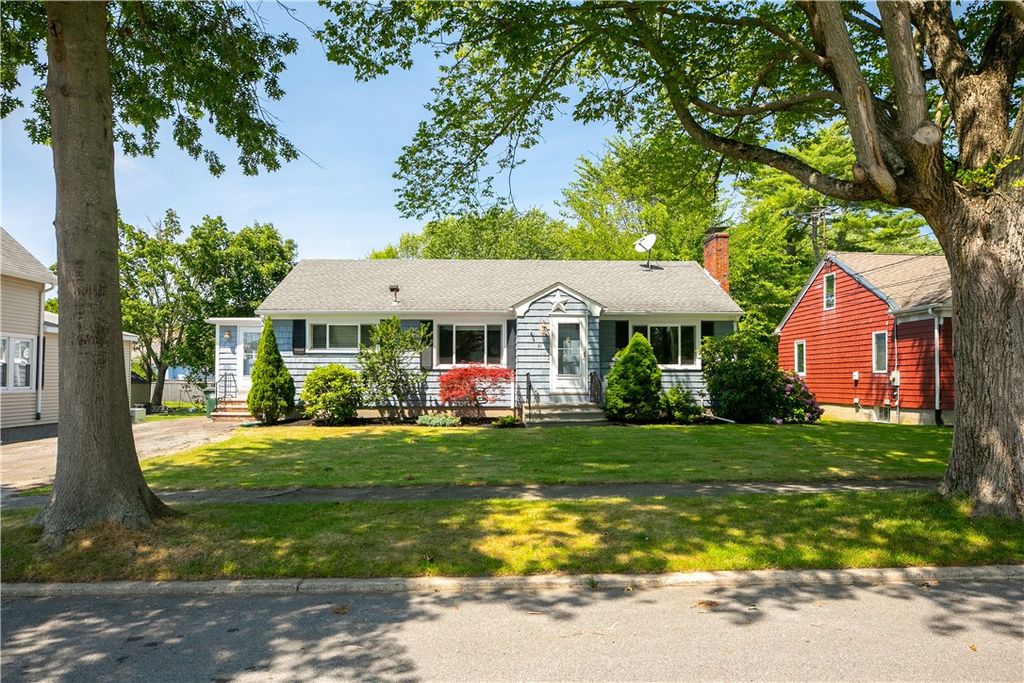 61 Richmond Street, Bristol, RI 02809