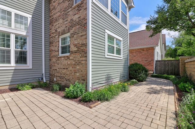 1702 Astor Avenue, Oakbrook Terrace, IL 60181
