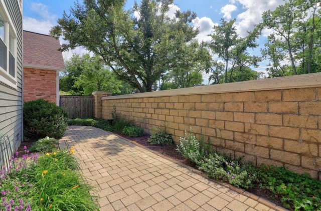 1702 Astor Avenue, Oakbrook Terrace, IL 60181