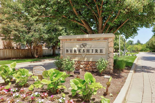 1702 Astor Avenue, Oakbrook Terrace, IL 60181
