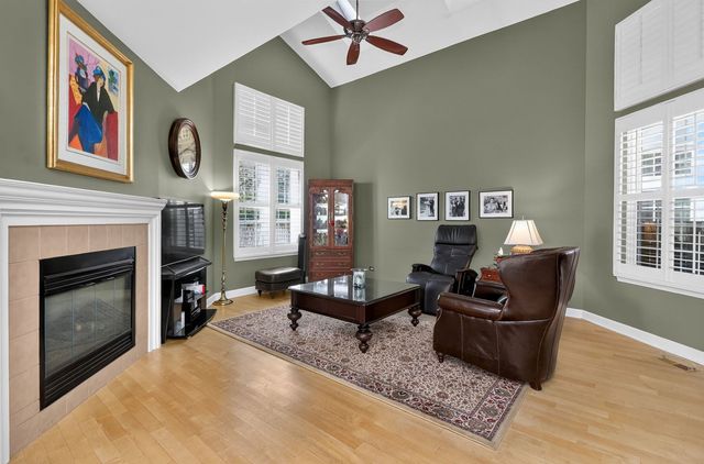 1702 Astor Avenue, Oakbrook Terrace, IL 60181