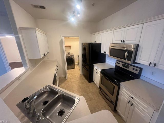 1020 Grand Oak LN, Virginia Beach, VA 23455