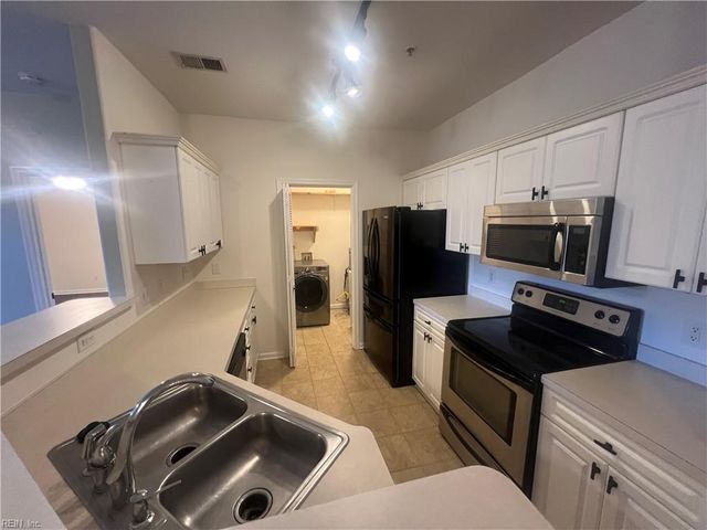 1020 Grand Oak LN, Virginia Beach, VA 23455