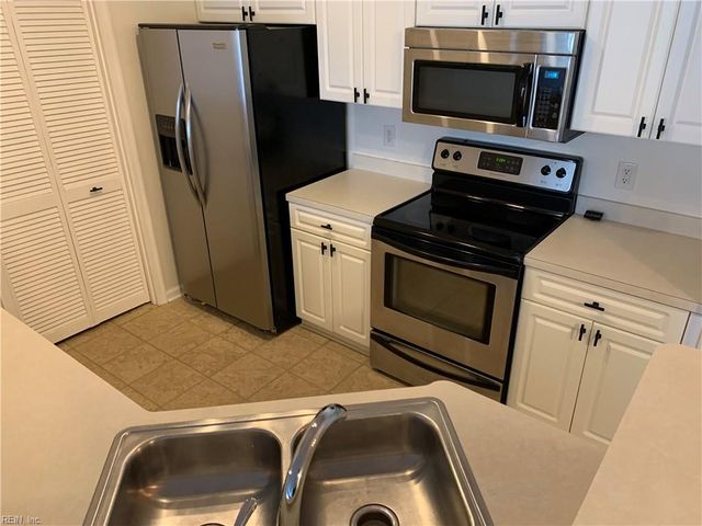 1020 Grand Oak LN, Virginia Beach, VA 23455