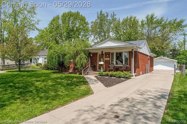 22801 Lake Boulevard, Saint Clair Shores, MI 48082