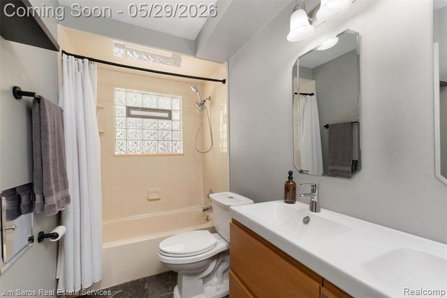 22801 Lake Boulevard, Saint Clair Shores, MI 48082