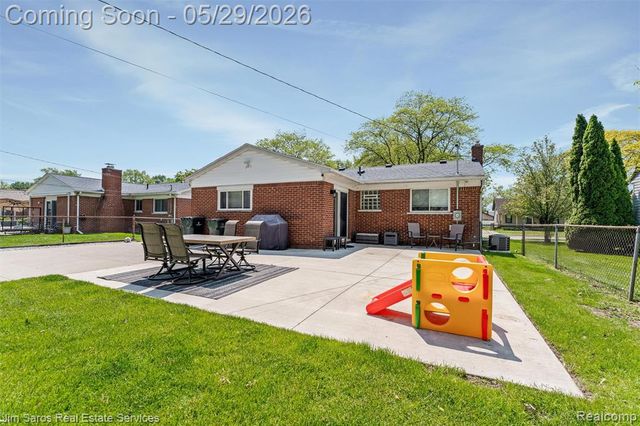 22801 Lake Boulevard, Saint Clair Shores, MI 48082