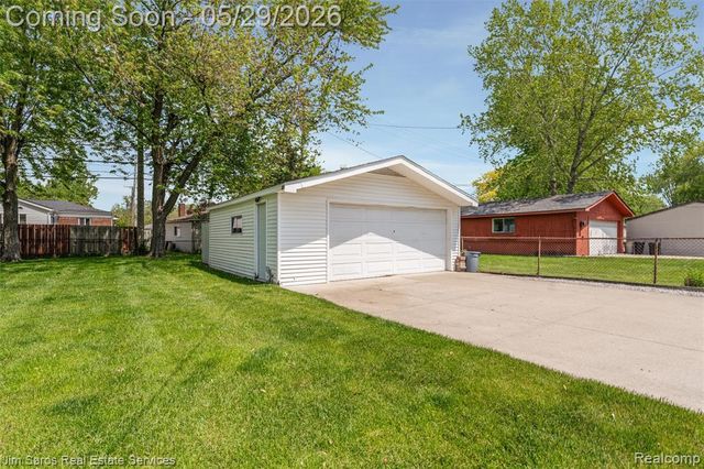 22801 Lake Boulevard, Saint Clair Shores, MI 48082