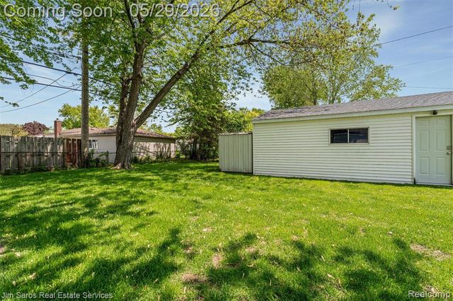 22801 Lake Boulevard, Saint Clair Shores, MI 48082