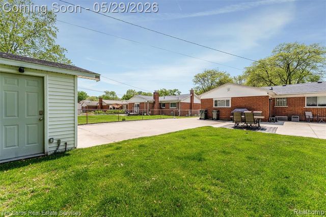 22801 Lake Boulevard, Saint Clair Shores, MI 48082