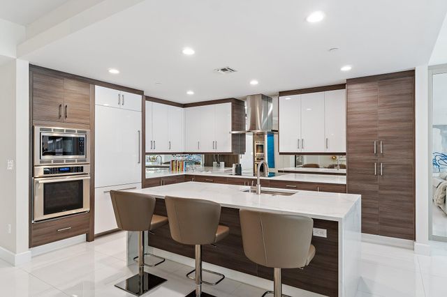 2720 Donald Ross Road 202, Palm Beach Gardens, FL 33410