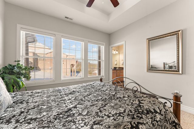 137 N Tuscany Drive, Hollister, MO 65672