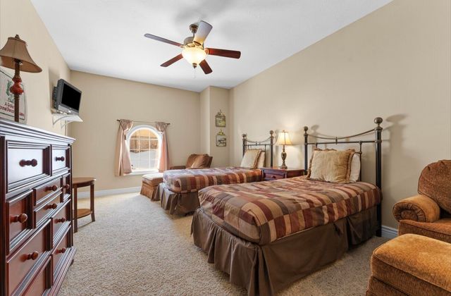 137 N Tuscany Drive, Hollister, MO 65672