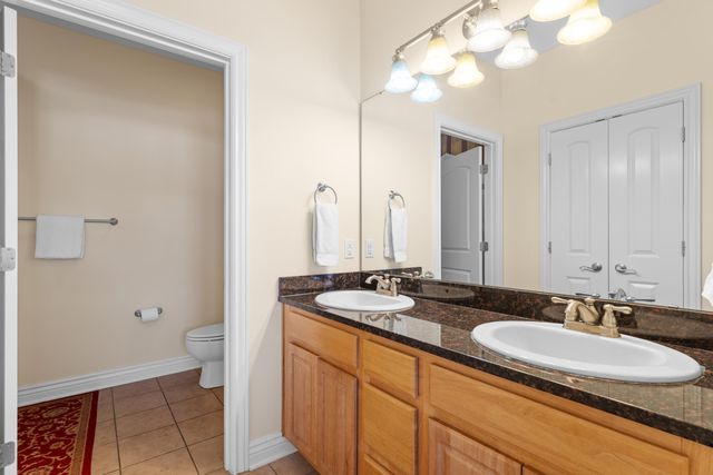 137 N Tuscany Drive, Hollister, MO 65672