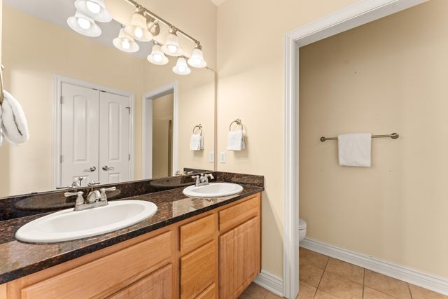 137 N Tuscany Drive, Hollister, MO 65672