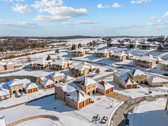 137 N Tuscany Drive, Hollister, MO 65672