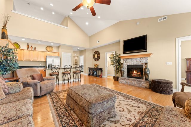 137 N Tuscany Drive, Hollister, MO 65672