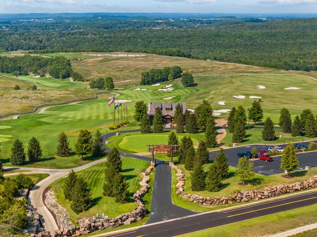 137 N Tuscany Drive, Hollister, MO 65672