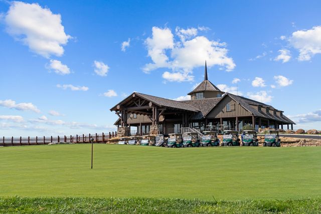 137 N Tuscany Drive, Hollister, MO 65672