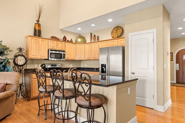 137 N Tuscany Drive, Hollister, MO 65672