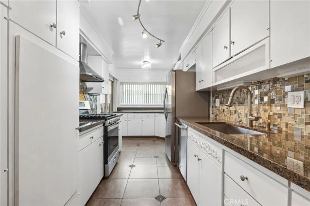 6225 Coldwater Canyon Avenue 102, North Hollywood, CA 91606